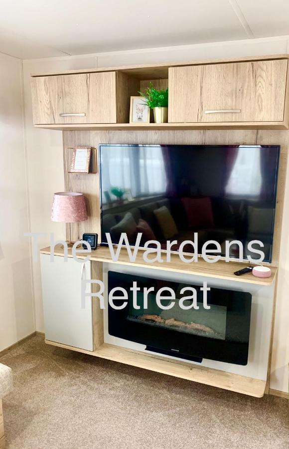 فندق The Wardens Retreat - Tattershall Lakes Country Park المظهر الخارجي الصورة